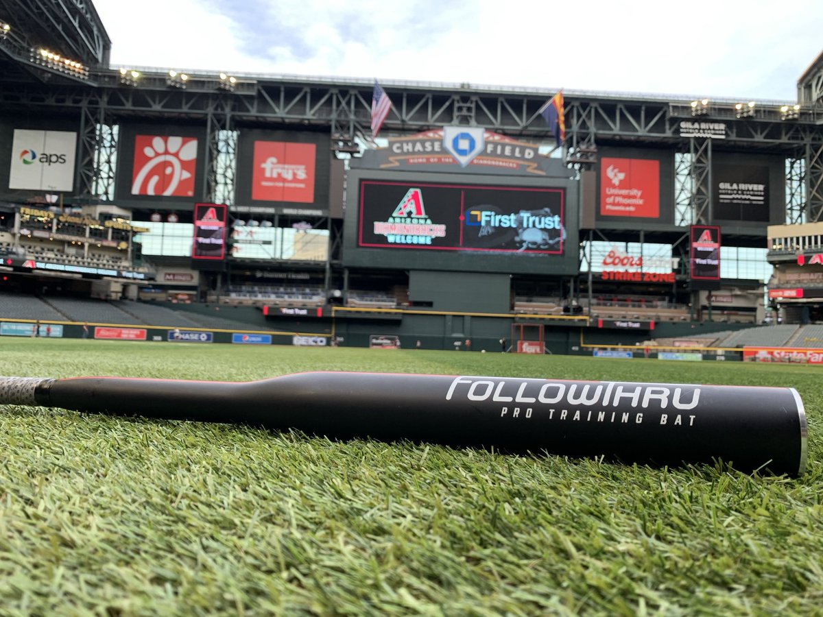 Dbacks return to Chase Field today for a huge game 3! We need this win! Let’s go Dbacks!! #EmbraceTheChaos #dbacks #postseasonbaseball #playoffs #mlb #followthrubat #followthrubats #followthru #swingingisbelieving