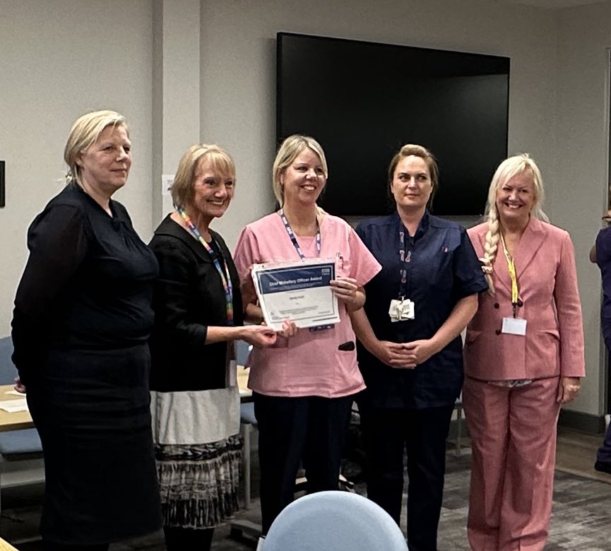 @drtraceyc  Regional Chief Midwife, presented our amazing MSW, Wendy with a Chief Midwifery Officer Award. Wendy goes above and beyond supporting our families👏🏻 👏🏻 @MidwivesBright @NorthumbriaNHS @Rachel_Hall85 @carlaandersonMW @silkemr @LMNS_NENC @KatyLissaman @MikeSmithNHS
