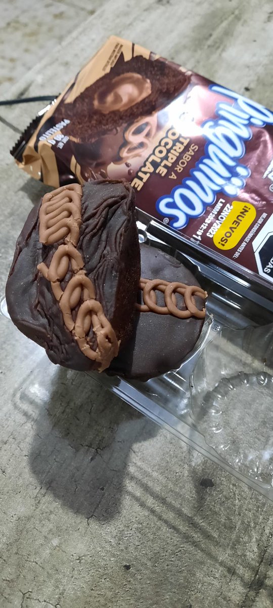 Rets_con_T's tweet photo. Los de @Marinelamx cuidando mi salud, solo vendiendome medio pingüino para no romper mi dieta 😝 https://t.co/0apnMrLFHA