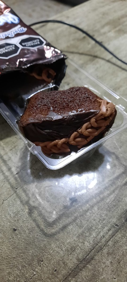 Rets_con_T's tweet photo. Los de @Marinelamx cuidando mi salud, solo vendiendome medio pingüino para no romper mi dieta 😝 https://t.co/0apnMrLFHA