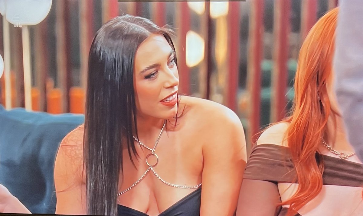 ScutcherM's tweet photo. #trampgate  #MAFSUK Tasha needs a right good slap! 👋 https://t.co/bFDOqUICKU