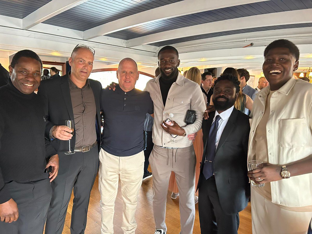 TBOBSS's tweet photo. At the age of 20 I joined the Biggest Football Club in London &amp; 1 of the Biggest Football Clubs in the world! 10 years later I’m proud to celebrate my 10 Year Milestone with a club that has given me the platform to affect the lives of so many young players across the country! https://t.co/AcEhYwwBOW