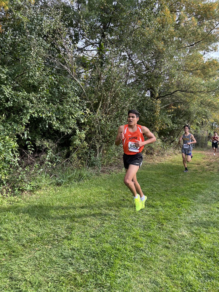 villeboys_xc's tweet photo. 9th place Varsity boys finish at a competitive county meet, proud of the effort/PRs. Great job fellas, sectionals on deck! @KafeTheCoach @VillePioneers @VilleXCBoosters https://t.co/A7dpYyoSdt