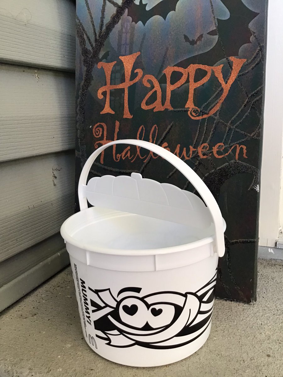 hojukoolander's tweet photo. Another day, another #McBoo pail. Didn’t want to keep this one “under wraps” 😉 #Halloween https://t.co/c9CBNsuN5a