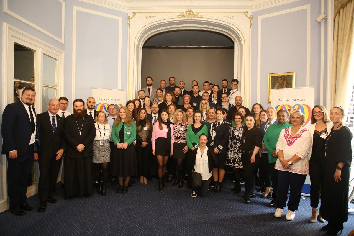 ro_conect's tweet photo. What a great meeting! So proud of these justice makers, people protectors and law keepers. 
Thank you @Met_MPRA 🇹🇩🇬🇧 https://t.co/NkL7AO6L4J