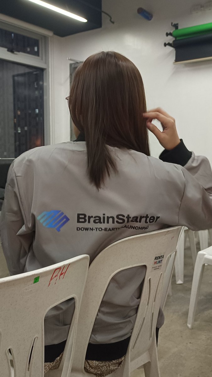 proftrexx's tweet photo. @BrainStarterio spotted during the #cryptoconversation in BGC, Manila.
Anyone who wants this, too? https://t.co/EOZE6nqNX5