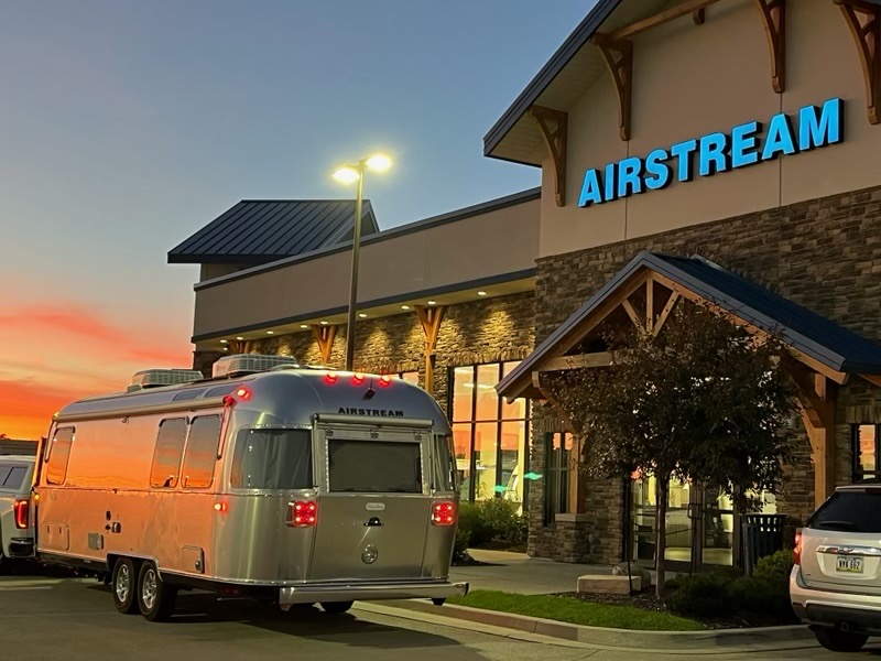 bluecompassrv's tweet photo. We just made our latest #Airstream delivery at our Des Moines location. That’s one more happy customer driving off in their dream RV. Come shop and find your dream RV (that includes Airstream) today.
#BlueCompassRV #WeAreBlueCompass #RV #RVLife #RVTime #GoRVing #RVComplete https://t.co/o9CdH5gM1j