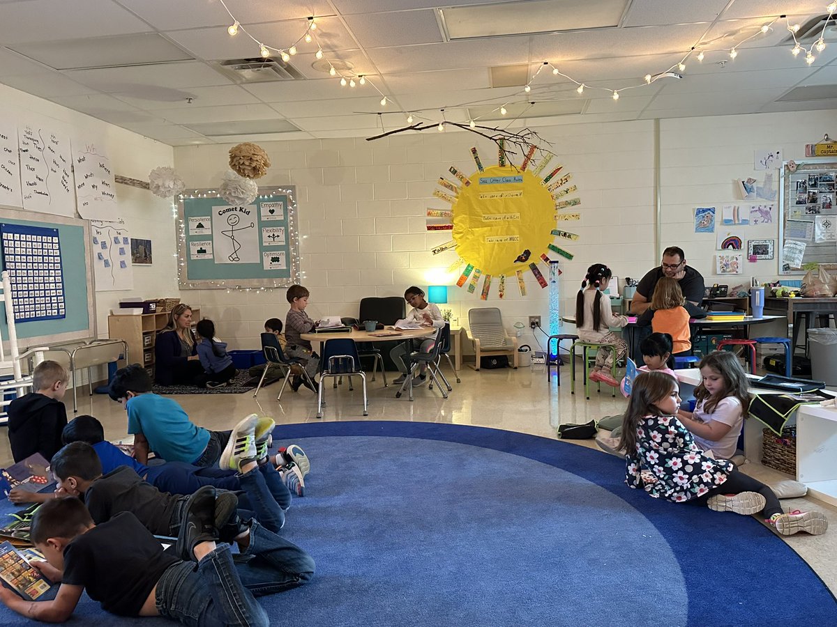 KellyLMiller44's tweet photo. Co-Teaching: Ss receive multiple check-inโs, clarify concepts w/peers & teachers, have ample opportunity to practice/apply digraphs in reading & varied activities. Careful planning & execution provide these rich learning moments for Ss. ๐ โค๏ธ@Mr_Captain_1 #ELSuccess #Readers https://t.co/6SKqXjsasn