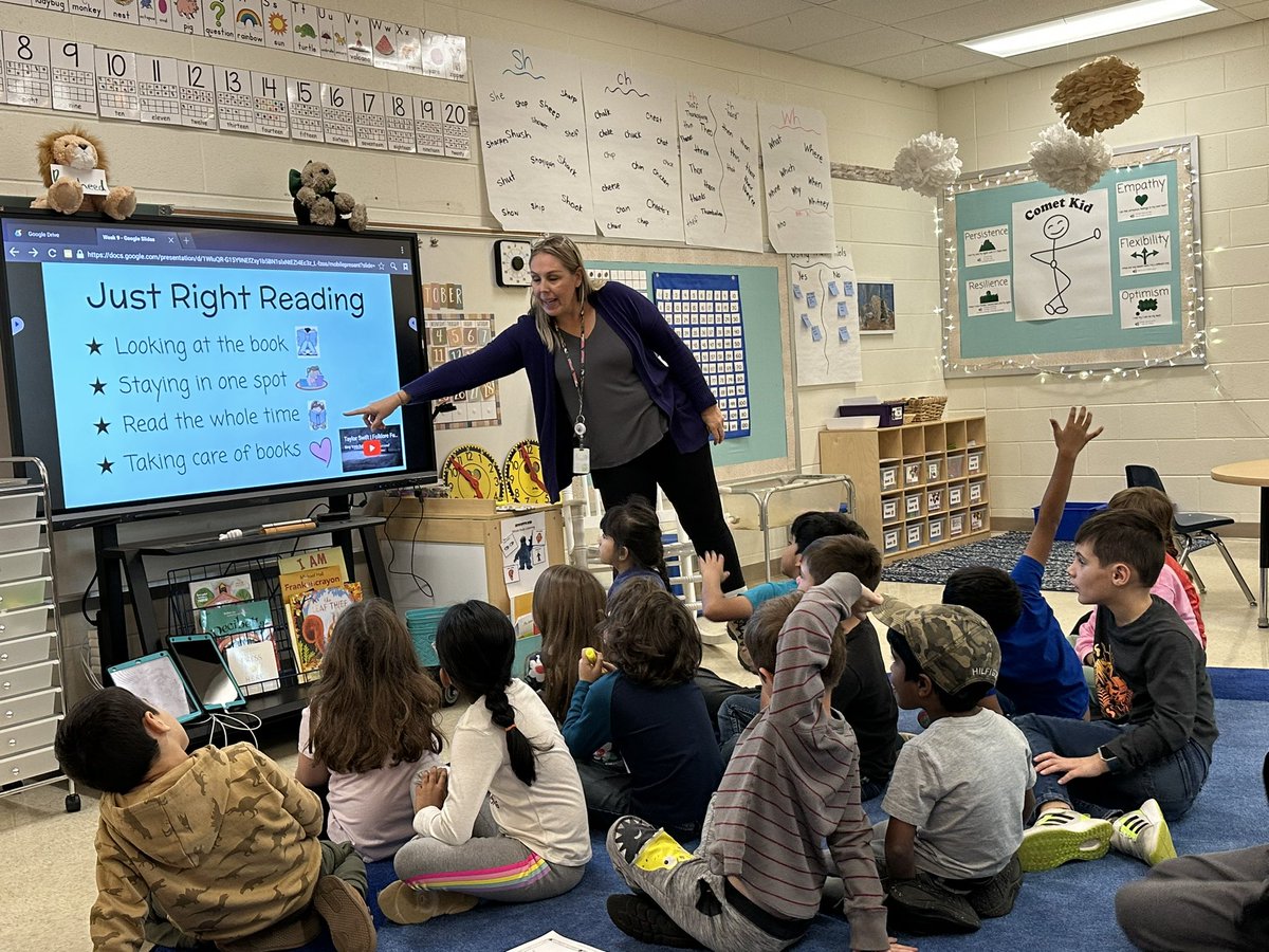 KellyLMiller44's tweet photo. Co-Teaching: Ss receive multiple check-inโs, clarify concepts w/peers & teachers, have ample opportunity to practice/apply digraphs in reading & varied activities. Careful planning & execution provide these rich learning moments for Ss. ๐ โค๏ธ@Mr_Captain_1 #ELSuccess #Readers https://t.co/6SKqXjsasn