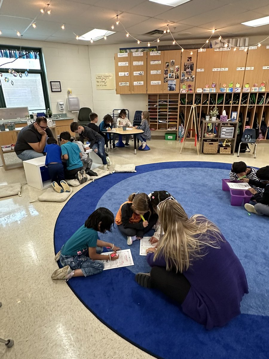 KellyLMiller44's tweet photo. Co-Teaching: Ss receive multiple check-inโs, clarify concepts w/peers & teachers, have ample opportunity to practice/apply digraphs in reading & varied activities. Careful planning & execution provide these rich learning moments for Ss. ๐ โค๏ธ@Mr_Captain_1 #ELSuccess #Readers https://t.co/6SKqXjsasn