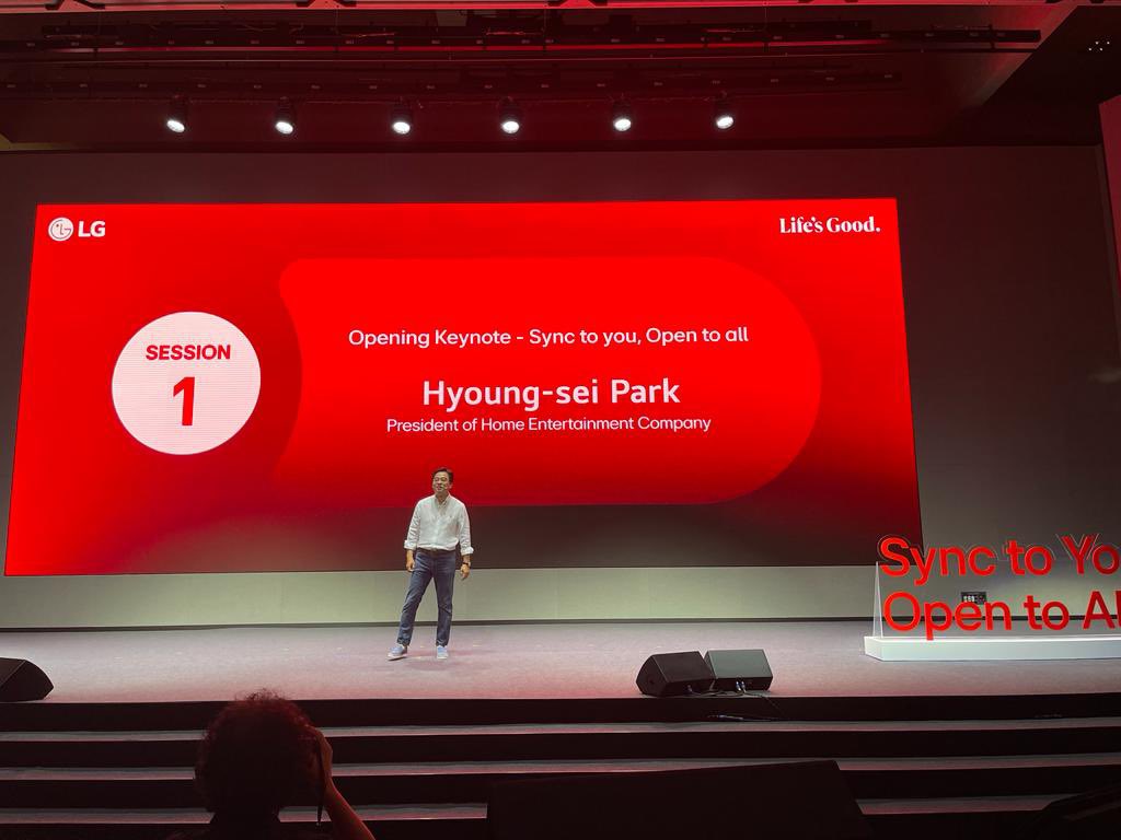 urteaga's tweet image. Thanks to @LGElectronics for an amazing experience in Seoul, South Korea during their #WebOS Summit & for extending our @kantokaraoke partnership agreement for 3 years with amazing growth + #tech #innovation opportunities.