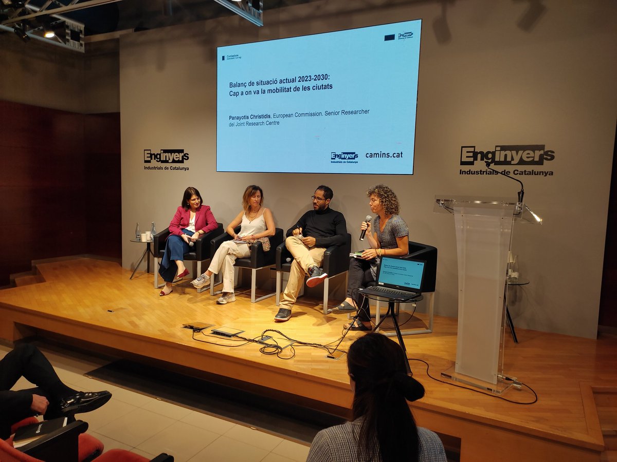 CatalunyaCamina's tweet photo. Hem participat a la 1ª de les 2 Jornades de Mobilitat que conjuntament organitzen @Enginyeria
@caminscat 

Taula Rodona: Mobilitat Activa 👣 🦵 👟 👡 🩼 ♿  🚲 moderada per @bicicletaAMB i amb @trsmobilitat i @AparcamentsBSM https://t.co/ROcnTiUycX