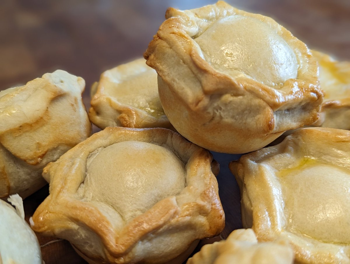 sarahpkernan's tweet photo. There's still time to register for my upcoming @NewberryLibrary cooking workshop on Saturday! Register NOW to make turkey chewets, sweet potato pudding, and drinking chocolate! https://t.co/4HuY4Nb35C