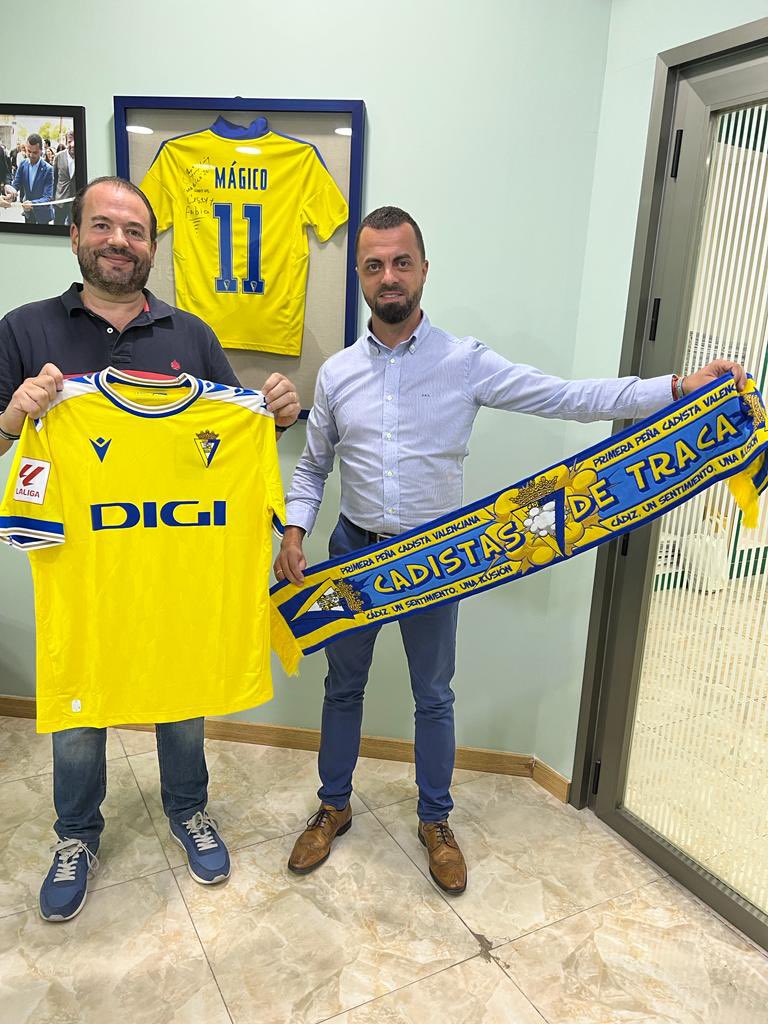 PCadistaDeTraca's tweet photo. Ayer hicimos entrega a Fran de la camiseta que nuestros amigos de @KopStadium sortearon entre nuestros socios en el #BetisCadiz
Enhorabuena!! 👏🏻👏🏻👏🏻 #CadistasDeTraca https://t.co/pyHHqYQWVg