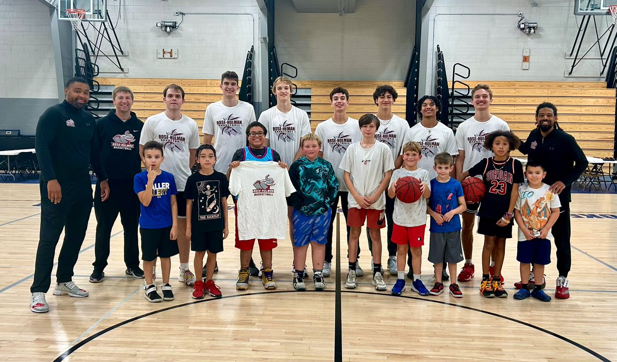 RoseHulmanHoops's tweet photo. We went to Booker T. Washington Community Center to host a mini camp for the “Big Brothers and Big Sisters” of the Wabash Valley! We had an absolute blast with the kids that attended! We look forward to seeing them at a game this season! #BBBS #GoRose 🌹 https://t.co/fsbcGcEsj1