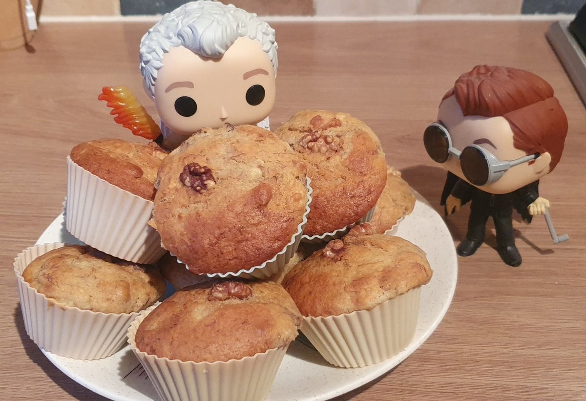 mosie_v's tweet photo. A mountain of muffins! Banana🍌 and walnut. 😋 #BakingWithAziraphale #FunWithFunkos #GoodOmens #HomeBaking https://t.co/P2Nz4gkCDm
