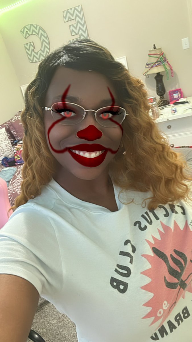 ebonykgray's tweet photo. 🖤Gothic Ray Ray , scary clown Ray Ray ❤️ #spooky #spookyseason #fyp #single #interracial #blackgirlrock #interracialsingles #curvy #wmbw #bwlm #swirllove #swirl #selfie #selflove #smile #viral #trending #xyzbca #halloweenfilter #scary #horror https://t.co/UMZlwOXiOD