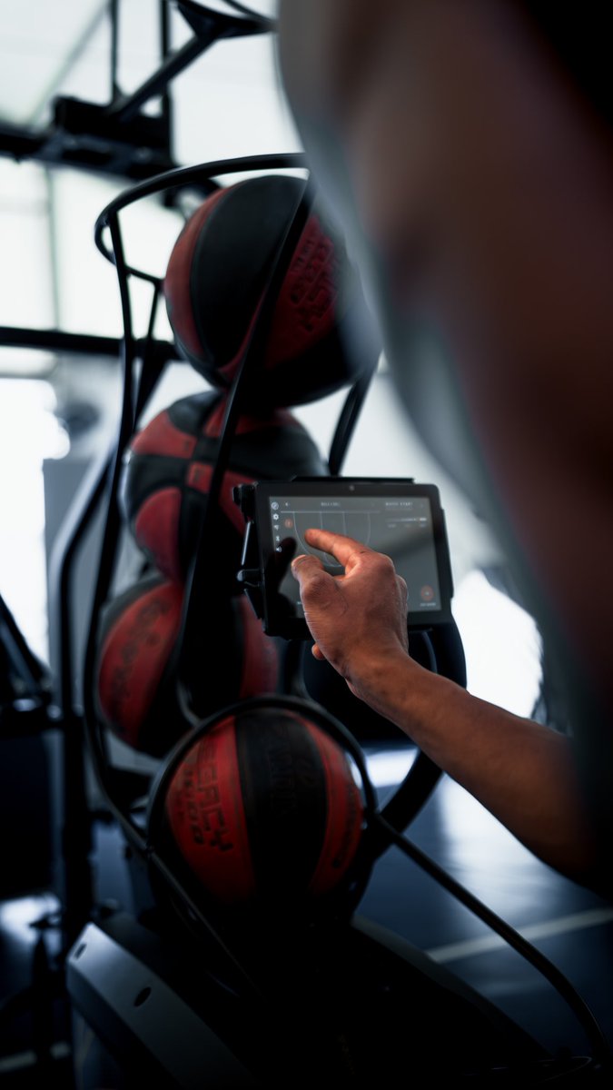 ShotTripl3's tweet photo. 🏹 SHOOTING SESION en TIME CHAMBER. Kinte Keita y la nueva Dr. Dish All Star +. 

#tripl3shot #basketball #baloncesto #drdish #bebettereveryday @drdishbball @Spalding https://t.co/sqfZEJGv8s