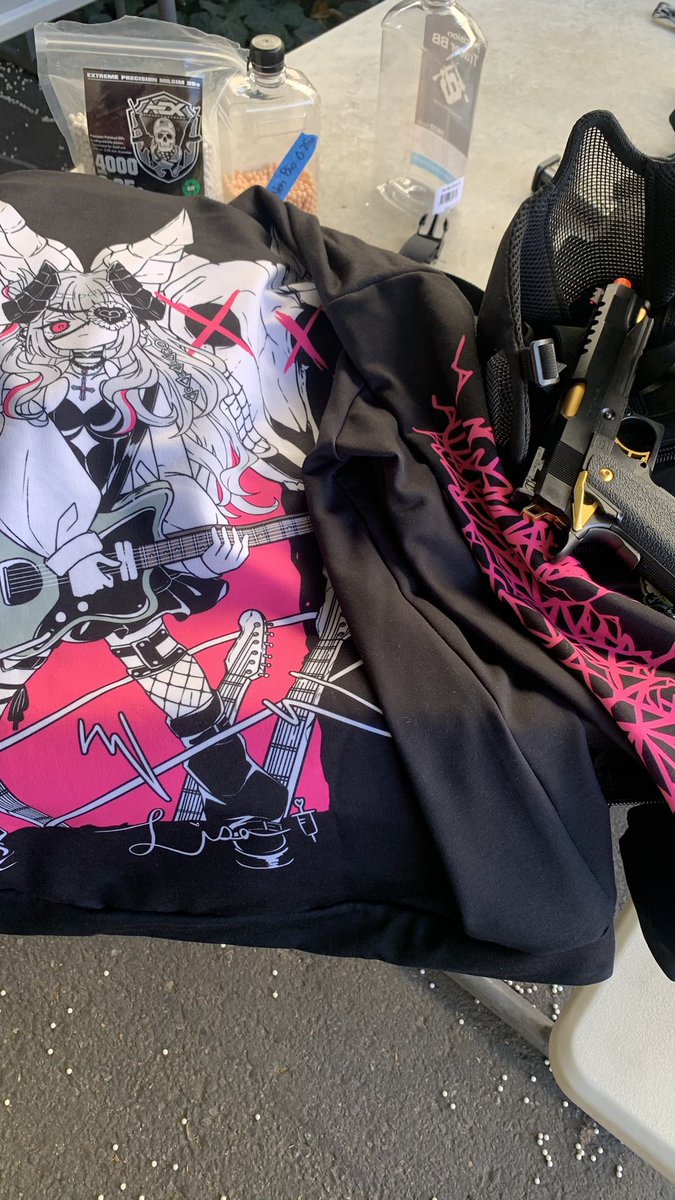 Kuhtharsis's tweet photo. She arrived just in time to shoot my co-workers π₯°
@chikafujilisa #weebsoft #airsoft https://t.co/FLWLXnpmO6