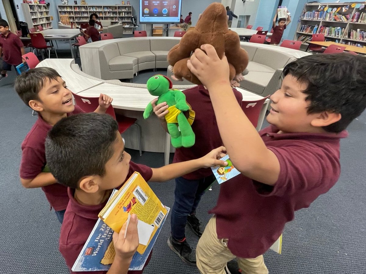 Roy Cisneros Library tweet media