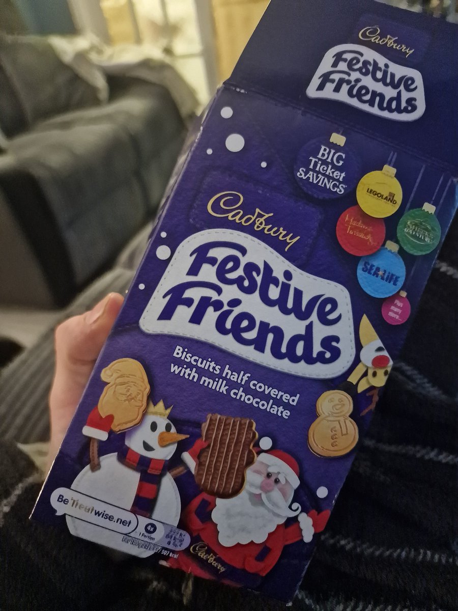 AdamMarley96's tweet photo. @CadburyUK what happened to my fourth Festive Friend 😲 he appears to be missing 😅 #help #chocolatemishape #cadbury #festivefriends https://t.co/g4IM3sn4sN