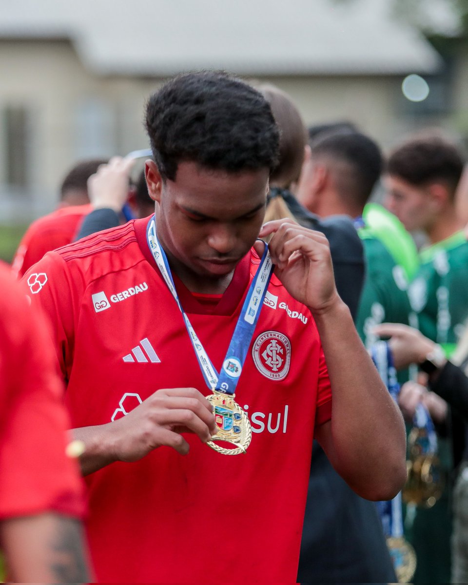 Esley_Reis's tweet photo. Obrigado Deus por mais um título com essa camisa GIGANTE!! 🙏🏾❤️ https://t.co/6ppQTcKO96