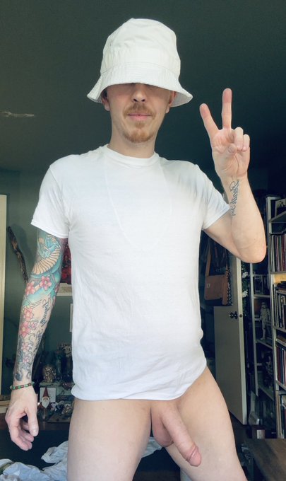 Peace y&rsquo;all https://t.co/eMQpKD6TWy<a href="/tag/dadbod"class="tags"><span>#dadbod</span></a>