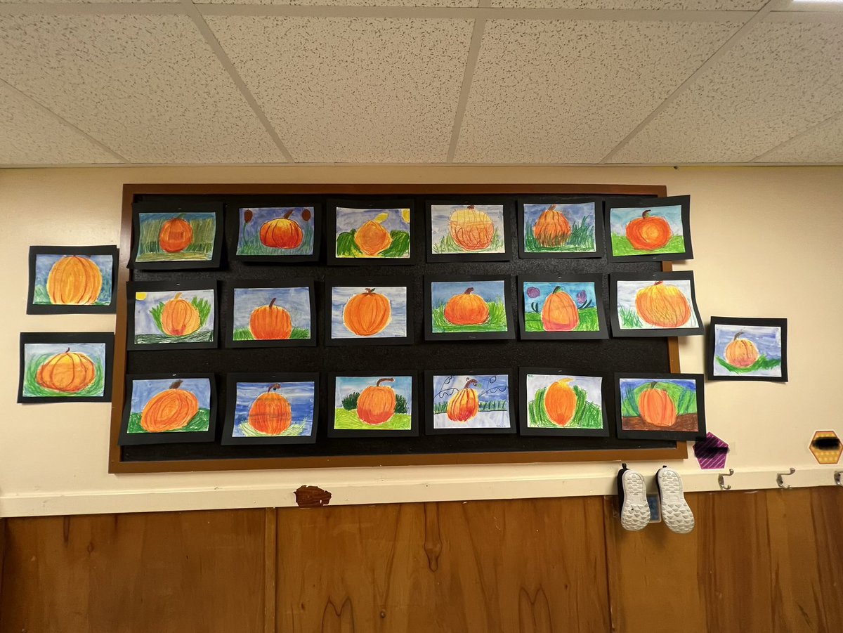 Pumpkin session with <a href="/MmeRockwood/">Erin Rockwood</a> Gr 2/3’s!❤️.  #ThanksToYouHalifax
@hfx_arts