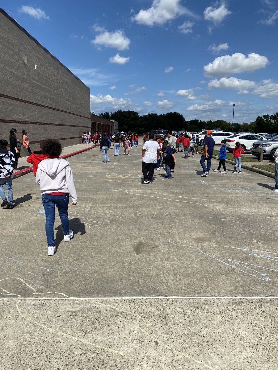 ddp4jc's tweet image. Can you predict what time it is by your shadow? @Carter_AISD #inthework #ScienceRising