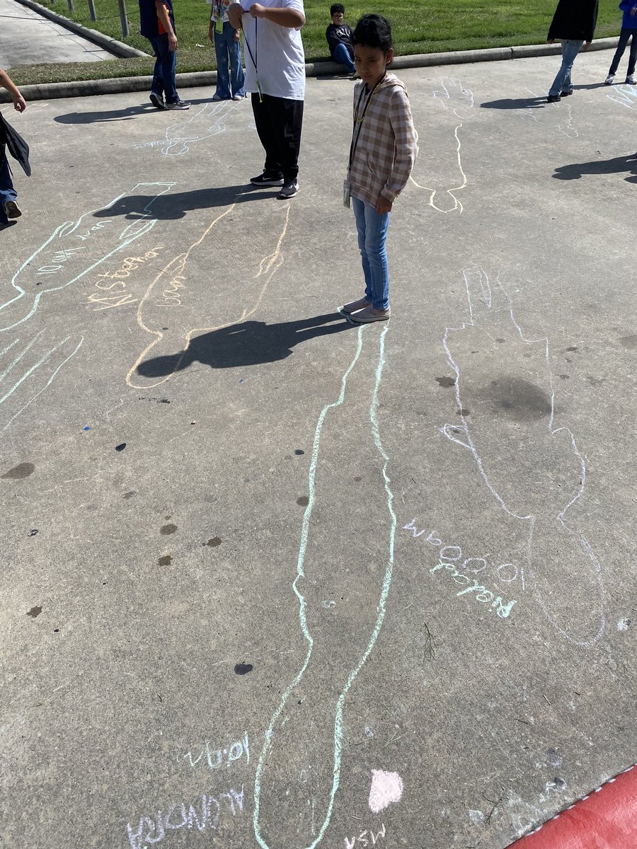 ddp4jc's tweet image. Can you predict what time it is by your shadow? @Carter_AISD #inthework #ScienceRising