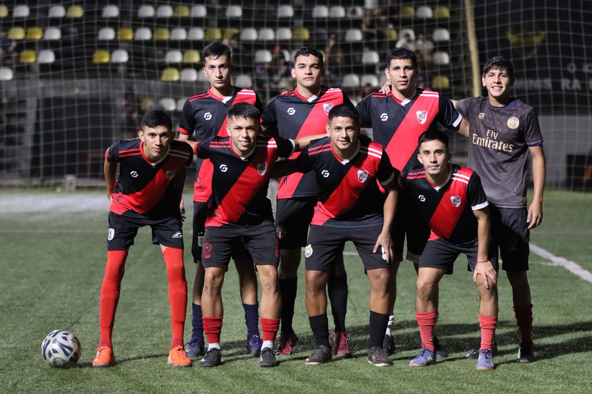 Cerramos la fase de grupo con una sufrida victoria, ahora se viene lo lindo👊🏼😍
Imperix a 8vos🔵🔴🛡⚔️
<a href="/ligadetuiteros/">Más Liga</a>