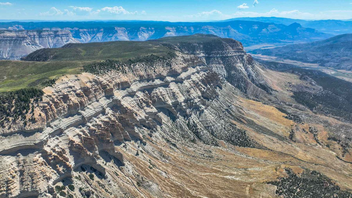 HallandHall's tweet photo. This 10,282± deeded acre ranch is comprised of a contiguous block of unimproved land encompassing nearly the entirety of Kimball Mountain. Voluminous views, healthy wildlife populations, and conveniently located between Rifle and Grand Junction
https://t.co/P38jS0Z9BI https://t.co/fuxLH4YTqT