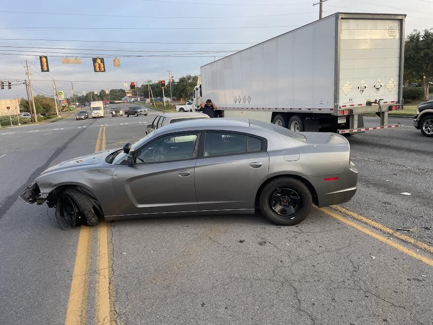 Erzengel_Sieben's tweet photo. #Harbaugh #SidneyPowell #NCAA #ShirouDay #Yemen #McHenry #CODBeta It's like I'm starring in a mysterious movie these days, with Sheriff Deputies and a parade of bizarre vehicles tailing me wherever I go. #whyQcells #Saints #DJEnvy #Rayman #DomainExpansion #Houthi #Choso #DJMark https://t.co/QO4psUcwPX