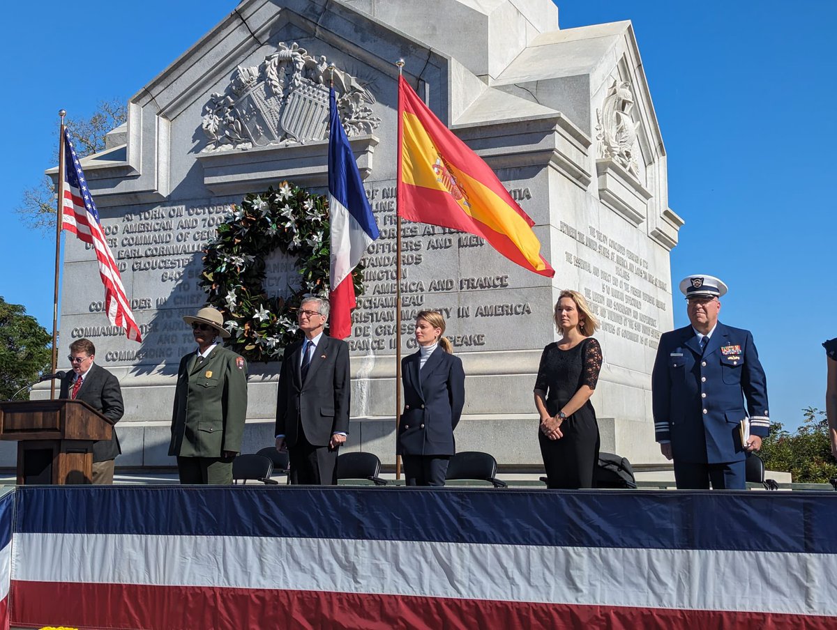 Monvoisin_C's tweet photo. A Yorktown, VA, nous célébrons aujourd’hui le 242e anniversaire d'une victoire décisive dans la guerre d’Indépendance 🇺🇸 et un moment fondateur pour les relations 🇫🇷-🇺🇸. Un grand 🙏 aux organisateurs! #FirstAllies @VisitVirginia @VARevolution250 @LafayetteFriend @jyfmuseums https://t.co/0gthRZ1zlf
