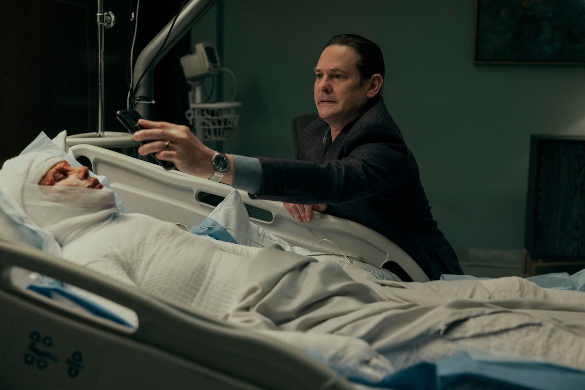 What if all of Mike Flanagan’s series are just messed up alternate futures E.T. is showing Elliott when he hypnotises him with his weird alien light finger?