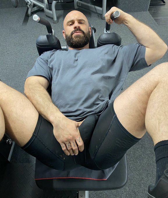 I need a spotter https://t.co/96Jn05emxQ