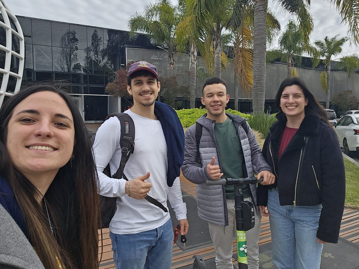 ¡Esta semana finalizamos la edición número 16 de #JóvenesDeAltoVuelo! 😱

A partir de hoy ya son parte de nuestros equipos de IT 🫶🏼🧑🏽‍💻

¡Felicitaciones y éxitos en esta nueva etapa que comienza! ✈️ #SomosEscuela 🙌🏽

(faltan algunos que escaparon de los paparazzi 📸)