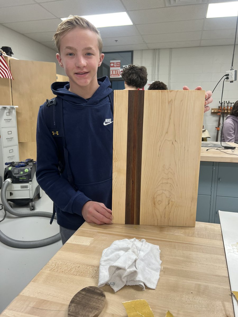 Nick Dorr, proudly presents his cutting board! He learned about ripping, cross-cutting, use of jointer to square edges, use of planer to finish both faces, sanding techniques & about progressive grits of sandpaper…AND how to apply a foodsafe finish (beeswax & mineral oil)🙌 WOW!