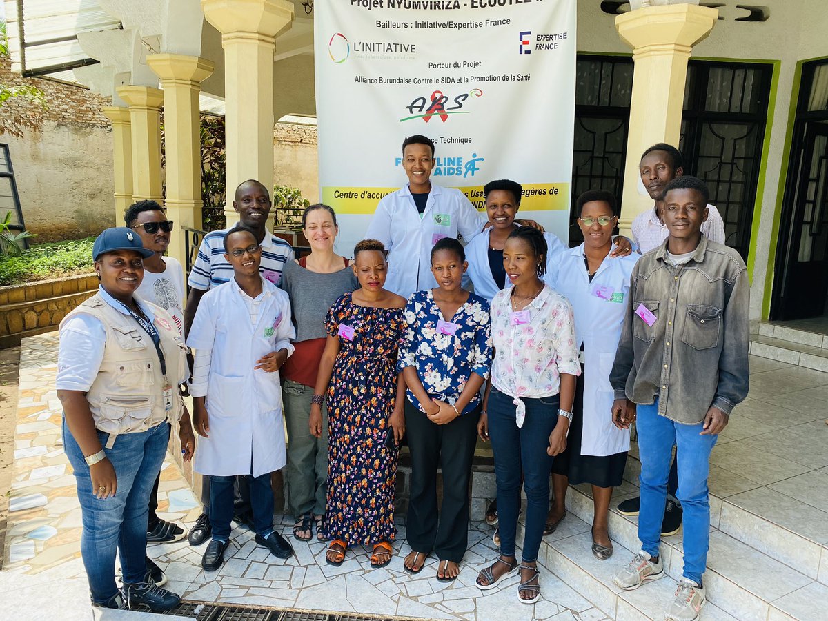 1/2. Après le débriefing, la consultante du <a href="/medecindumonde/">Médecins du Monde</a> en compagnie de l’expert RDR ont visité le centre médical VHA en vue de leur évaluation de la mise en œuvre du programme des TAO. L’équipe médical de VHA est prête pour accompagner ce programme.