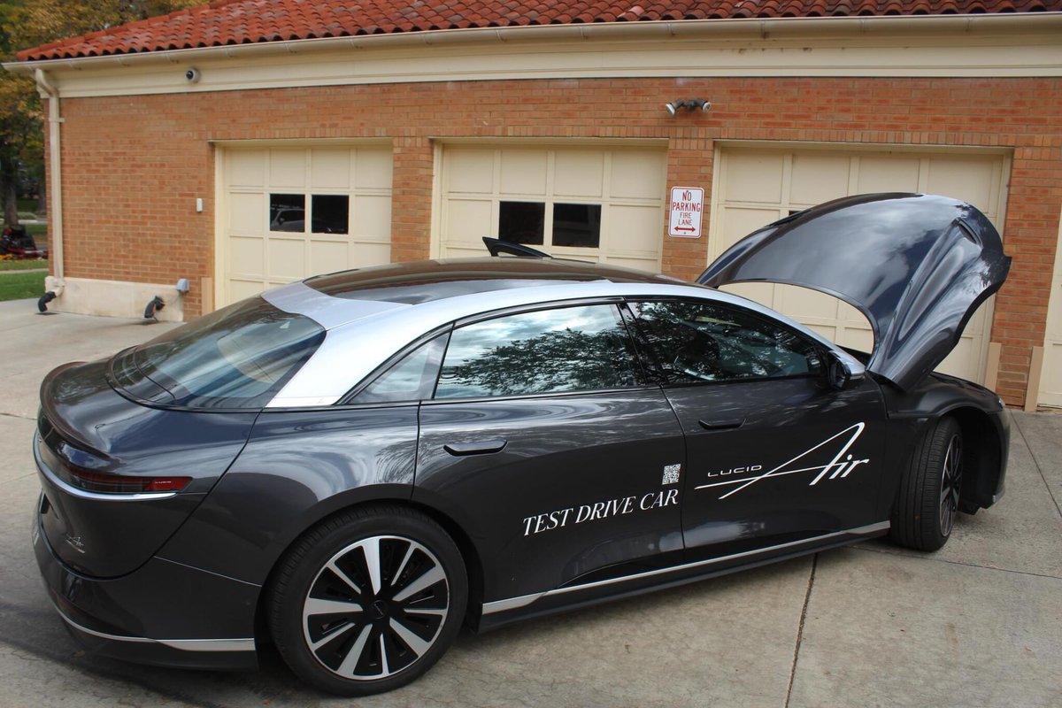 ezevelectricco's tweet photo. ๐โจ Exploring Luxury Electric: Lucid Air Test Drive! โจ๐
At EZ EV Electric,we recently had the privilege of taking a test drive with the breathtaking Lucid Air, and it left us awestruck.
๐๐ #EZEV #LuxuryEV #LucidAir #EVCharging #SustainableLuxury #ChargeInStyle https://t.co/blfAzDcy3C