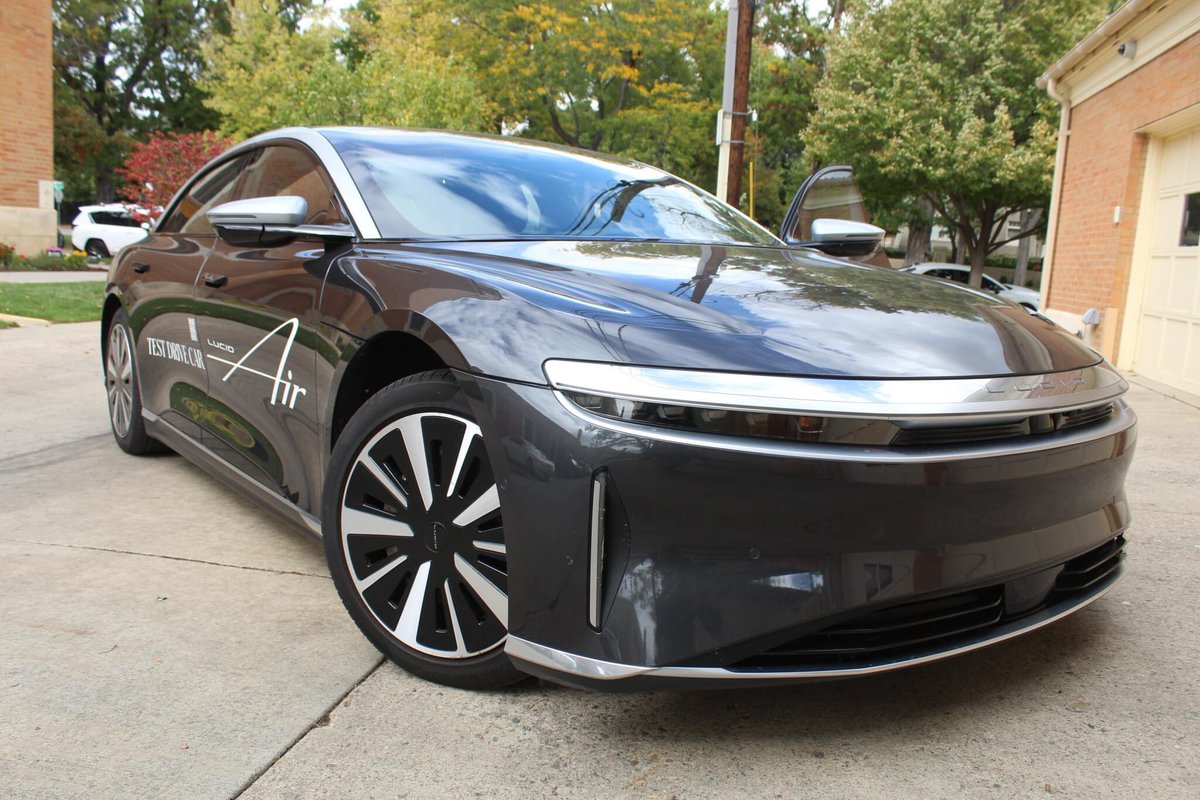 ezevelectricco's tweet photo. ๐โจ Exploring Luxury Electric: Lucid Air Test Drive! โจ๐
At EZ EV Electric,we recently had the privilege of taking a test drive with the breathtaking Lucid Air, and it left us awestruck.
๐๐ #EZEV #LuxuryEV #LucidAir #EVCharging #SustainableLuxury #ChargeInStyle https://t.co/blfAzDcy3C