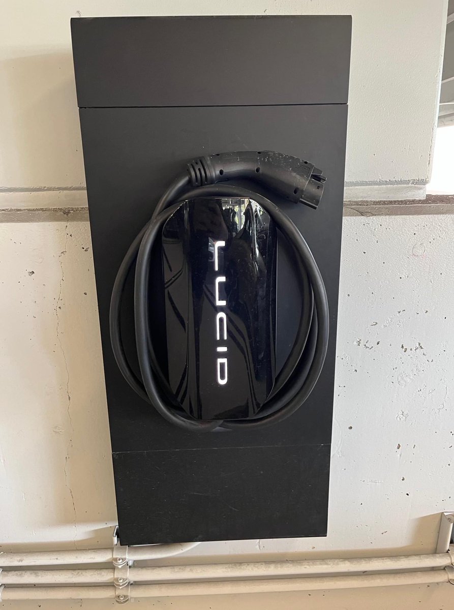 ezevelectricco's tweet photo. ๐โจ Exploring Luxury Electric: Lucid Air Test Drive! โจ๐
At EZ EV Electric,we recently had the privilege of taking a test drive with the breathtaking Lucid Air, and it left us awestruck.
๐๐ #EZEV #LuxuryEV #LucidAir #EVCharging #SustainableLuxury #ChargeInStyle https://t.co/blfAzDcy3C