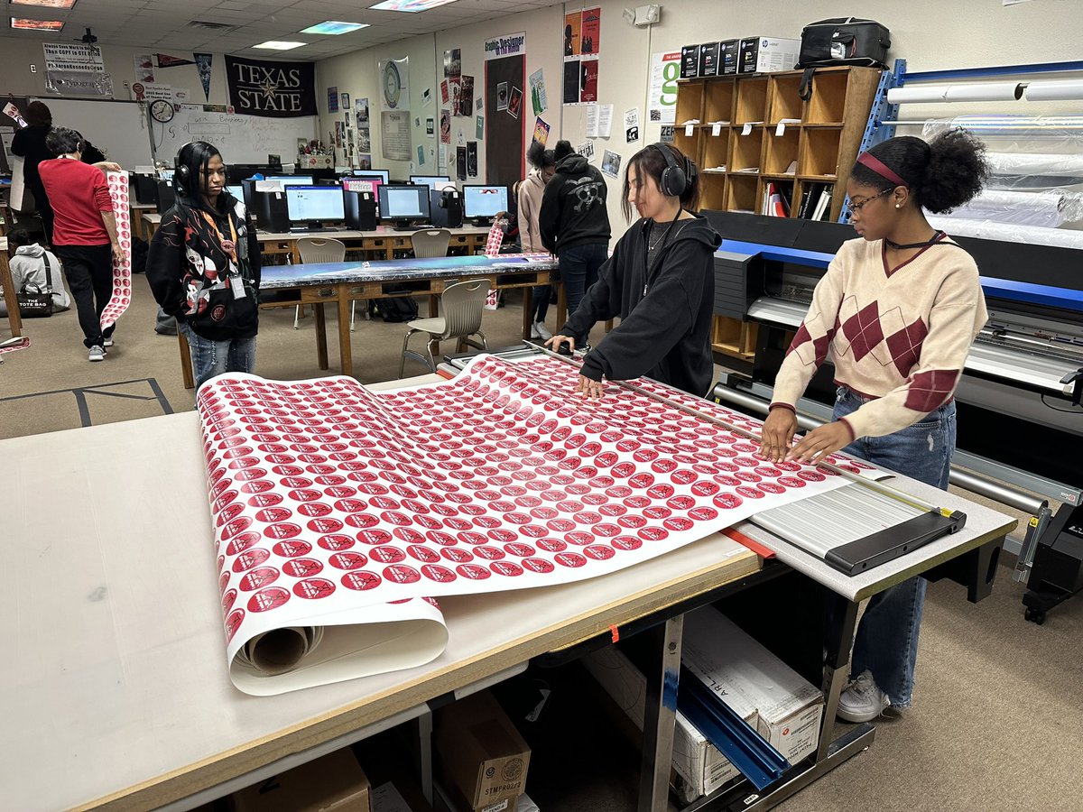 CHHS Graphic Design tweet media