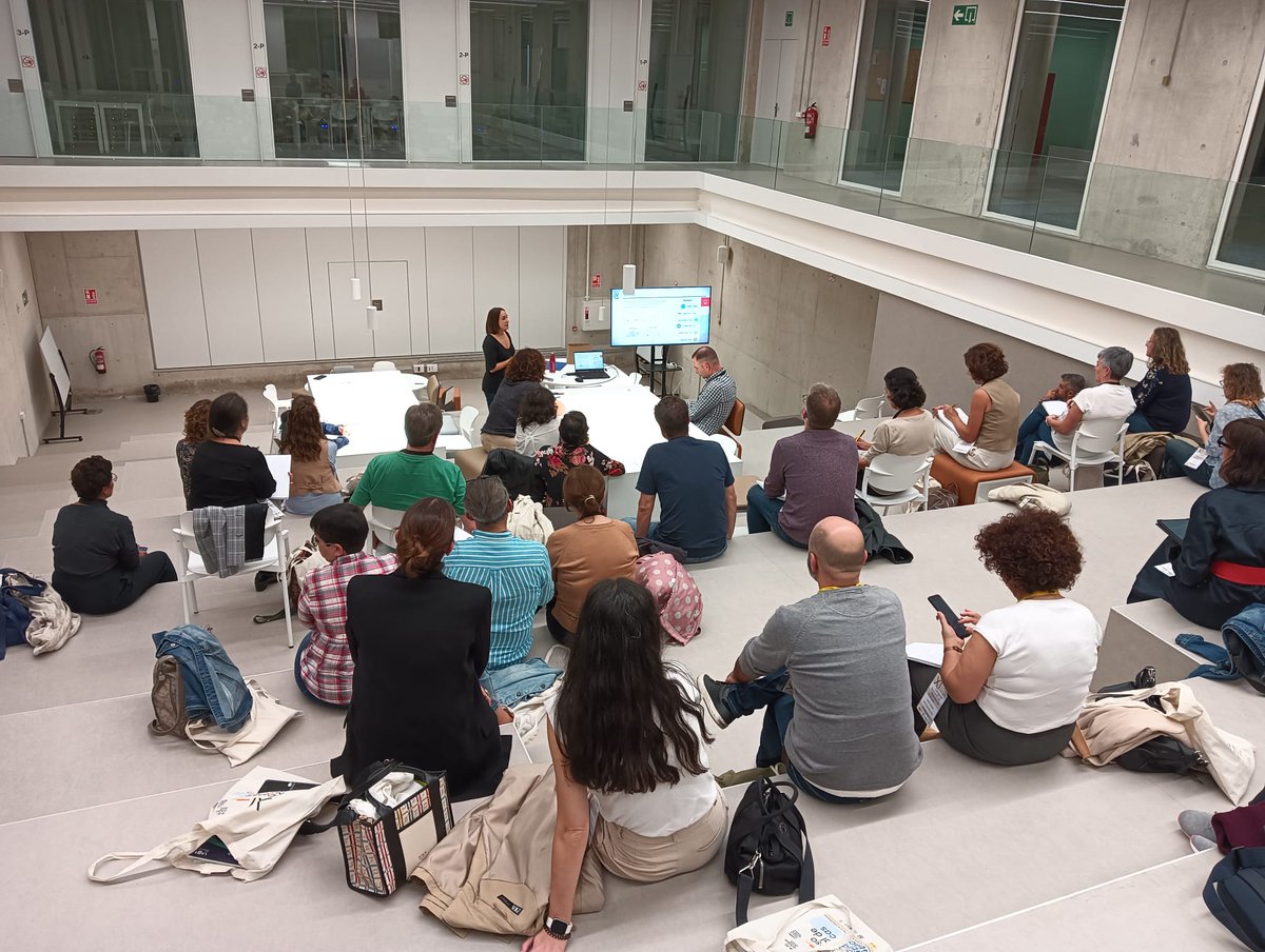 cobdcv's tweet photo. Hui hem  participat en l'XI Congrés Nacional de Biblioteques Públiques 🙌 presentant el nostre procés d'adaptació del #modeloHIP al món bibliotecari. 

#11CNBP https://t.co/h1pFRV4yqg