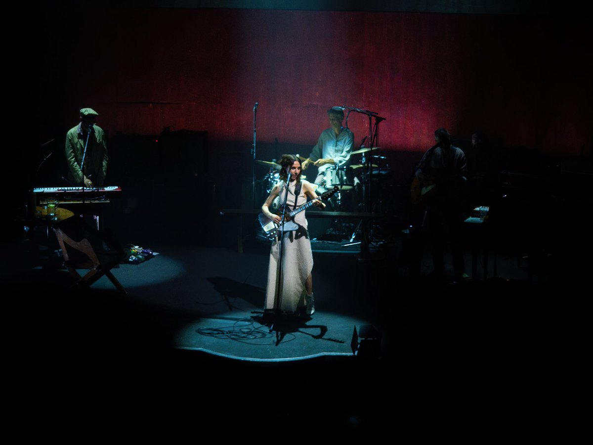 musicdotdng's tweet photo. PJ Harvey - Albert Hall, Manchester - 03.10.2023 https://t.co/paZBwgU3Ns