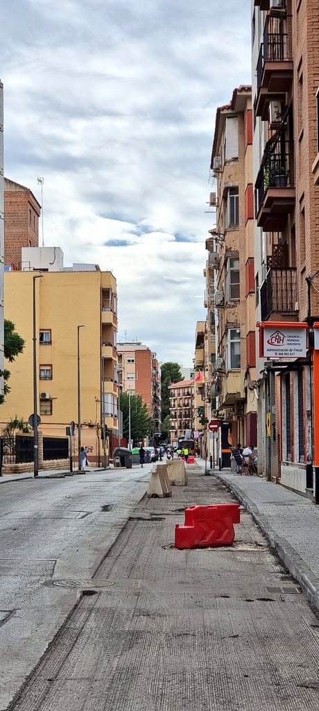 jjizquierdo2012's tweet photo. Esta es la reputación buena para #MurciaCapital: libertad para poder ir a cualquier lado sin necesidad de usar el 🚗
Sigamos dando pasos para lograr el transporte 🚍 que merecen los murcianos junto al #TranvíaMurciaSurYa
Hoy: inicio carril 🚲 🛴 en la histórica #CalleLaGloria https://t.co/xeN9kDDKIG