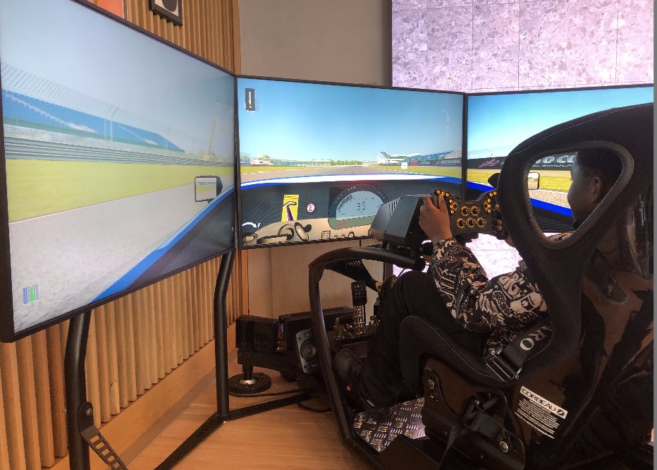 LDE_Alan's tweet photo. Our Year 9 learners @ldeutc had a great time exploring the latest technology at Samsung KX   
Thank you to Malachi, Gloria and Brian for showing us around. @SamsungUK
A fantastic end to the first term and completion of the Samsung Solve for Tomorrow Project. #SolveForTomorrow https://t.co/iy1FGT0JeQ
