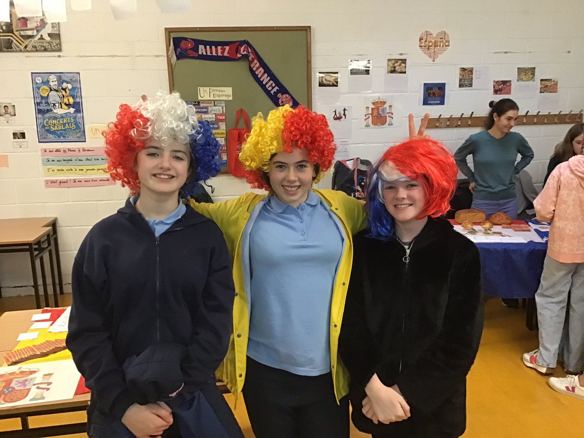 FrenchInPres's tweet photo. A fabulous open evening with the MFL ambassadors able to answer every question &amp; mastered all the activities. Great little linguists in the making! We had fun too as photos show! The school offers three languages #French #German #Spanish @languages_ie @langsconnect_ie @PresWex https://t.co/ktKJDdKYvs