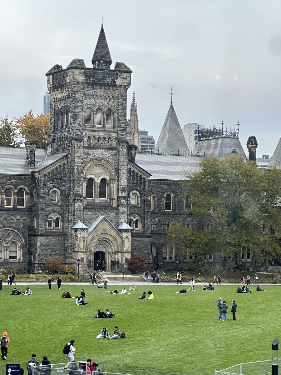 What a beautiful sight. Our students enjoying the new front campus lawn. @UofT @UofTStudentLife
