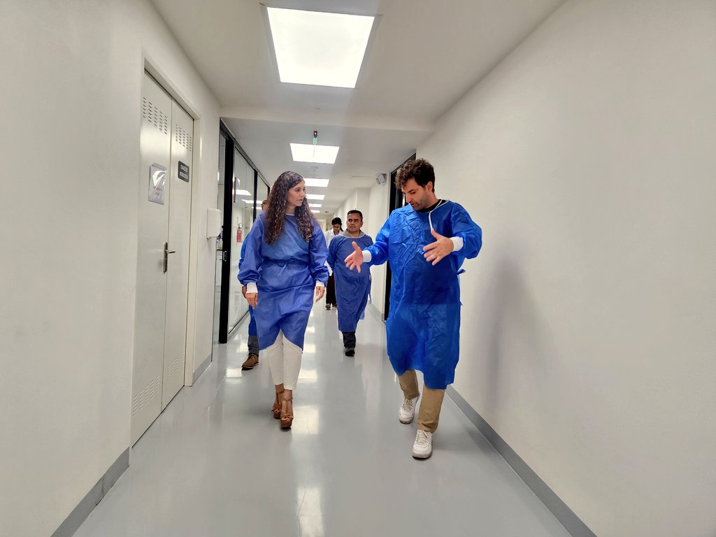 ABG_galapagos's tweet photo. #Quito | La Dra. @mcruz_6, visitó los laboratorios de @UDLA_Investiga con la finalidad de continuar con los convenios establecidos para apoyo interinstitucional y transferencia de conocimientos entre ambas entidades.
#Galápagos #SomosBioseguridad https://t.co/i0JSFc9ygb